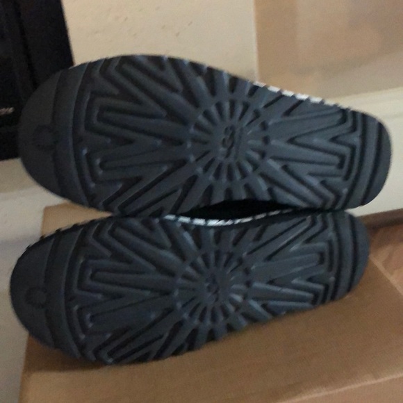 Women Ugg Classic Short Black Boot Size 6 - Picture 7 of 9